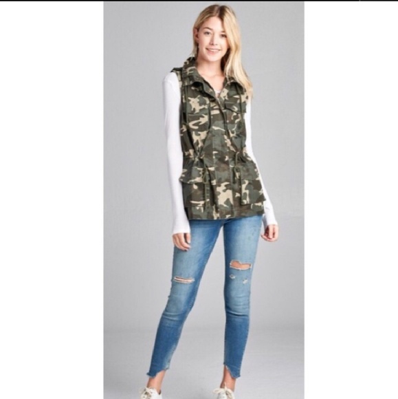 💞1 Left 🌟Camo Utility Hooded Vest - Picture 3 of 3